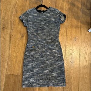 This very beautiful Loft dress is for $25 or best offer!